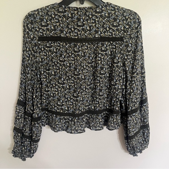 Women’s American Eagle Long Peplum Sleeve Crop Tie Front Blouse Top Size Medium - Picture 10 of 10